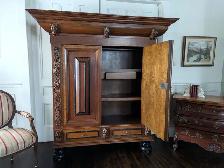 Antique Dutch Linen Cabinet - Photo 4