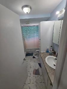 5 1/2 éclairé rez-de-chaussée - Triplex à Saint-Hubert/Longueuil - Photo 2