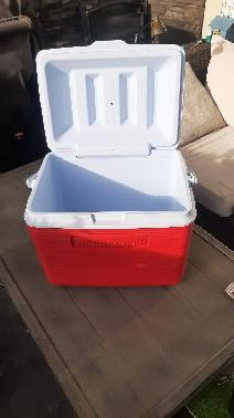 RUBBERMAID COOLER PERFECT SHAPE! - Photo 2