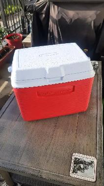RUBBERMAID COOLER PERFECT SHAPE! - Photo 6