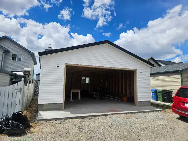 Roofer/sider available