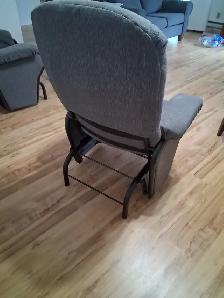 Chaise berçante propre et très confortable. - Photo 2