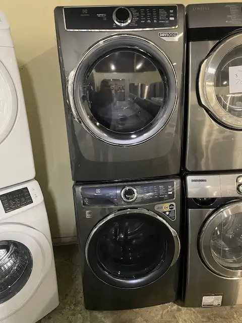 Laveuse sécheuse frontale stainless Electrolux ( remis a neuf )