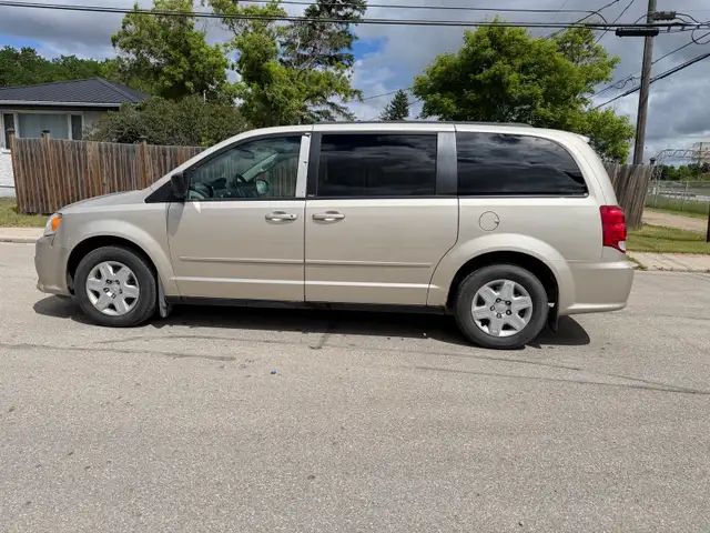 2013 Dodge Grand Caravan Stow and go