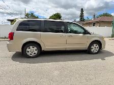 2013 Dodge Grand Caravan Stow and go - Photo 2