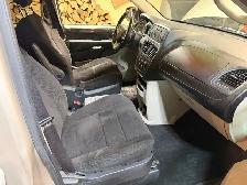 2013 Dodge Grand Caravan Stow and go - Photo 5
