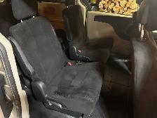 2013 Dodge Grand Caravan Stow and go - Photo 6