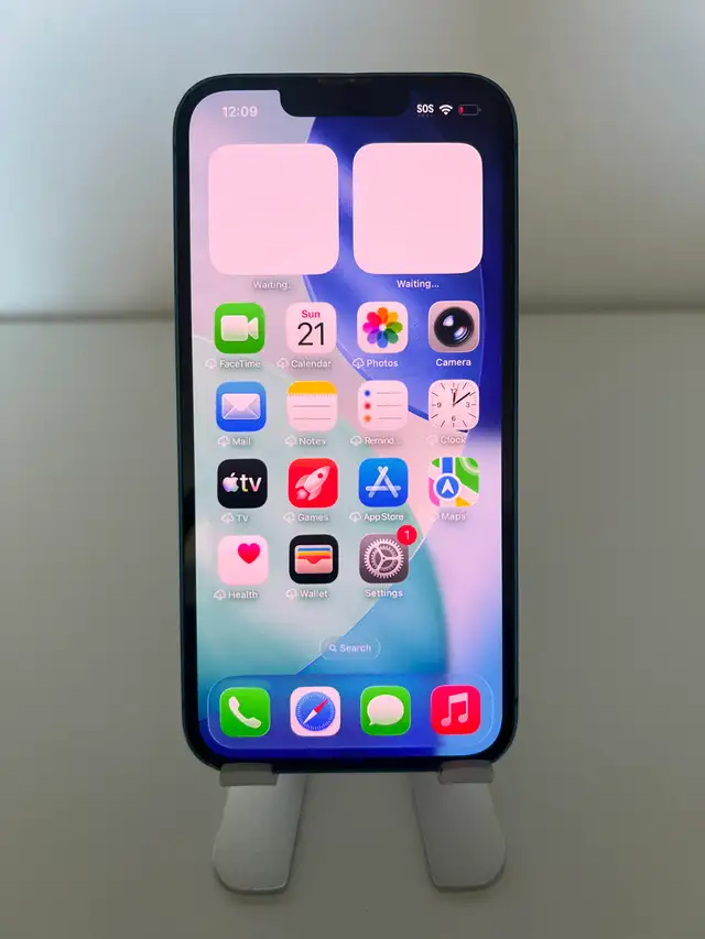 Cracked Back iPhone 13 128  GB - Unlocked - Blue $225