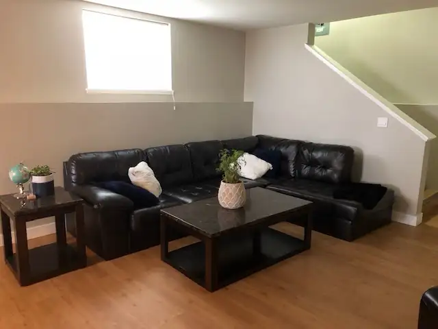 QUALITY NEWER 2 BEDROOM SUITE – PRIVATE DRIVEWAY & 6 APPLIANCES