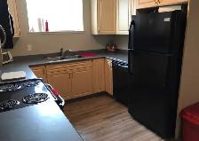 QUALITY NEWER 2 BEDROOM SUITE – PRIVATE DRIVEWAY & 6 APPLIANCES - Photo 4