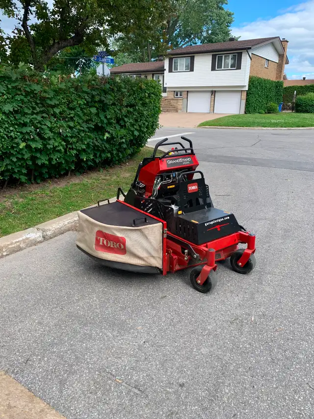 Toro Grandstand 32" Kawasaki 18 HP
