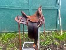 Classic Saddle