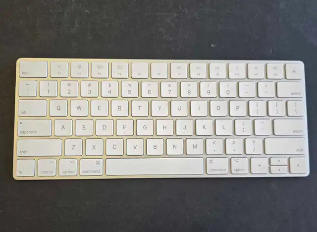 apple keyboard A1644