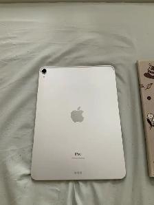 Apple iPad Pro 11-inch 256GB  crazy deal of a price - Photo 3