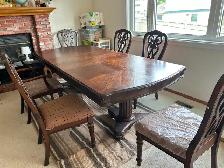 Dining Table With 6 Chairs Like New