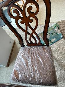 Dining Table With 6 Chairs Like New - Photo 2