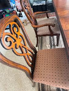 Dining Table With 6 Chairs Like New - Photo 3