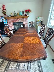 Dining Table With 6 Chairs Like New - Photo 4