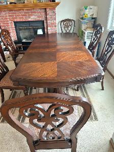 Dining Table With 6 Chairs Like New - Photo 5