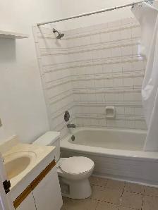 Dufferin & Rogers. 1 B/R Unfurnished Apartment - Photo 2