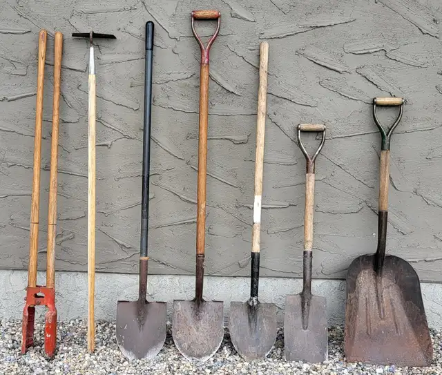 GARDEN TOOLS - POST HOLE DIGGER, HOE & SHOVELS - GOOD CONDITION