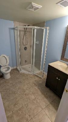 $2,300 - 2BR Wonderful Bsmnt Home in Thornhill. Incl.-Utilities - Photo 4
