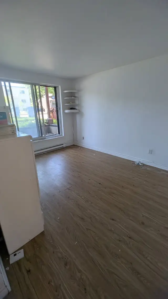 Beautiful 51/2 in Longueuil available now