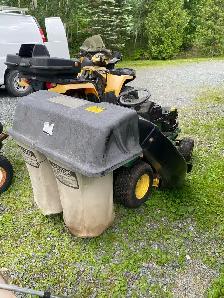 JOHN DEER RIDING LAWNMOWER - Photo 2