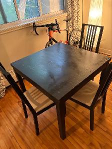 Table de salle à manger extensible avec 3 chaises – 60$ - Photo 2