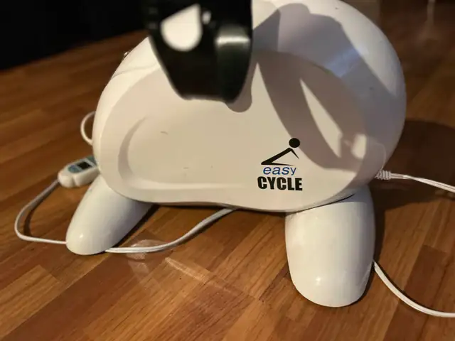 ONE LIKE NEW EASY CYCLE EXERCISER