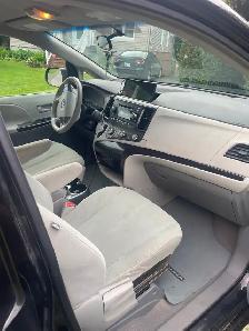 Toyota Sienna LE 2011 - Photo 9