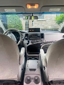 Toyota Sienna LE 2011 - Photo 10