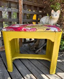 Pretty Lichen Green Vanity Bench