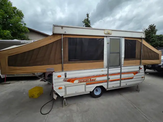 1981 Travel Aire tent trailer $2,400