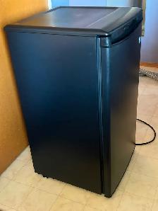 Danby small refrigerator - Photo 5