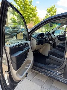 2016 Dodge Grand Caravan SXT – Low KM, Family-Ready with DVD Ent - Photo 3