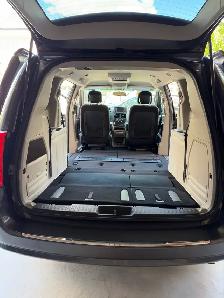 2016 Dodge Grand Caravan SXT – Low KM, Family-Ready with DVD Ent - Photo 7