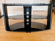 Glass Table - Photo 2