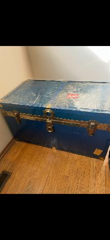 Vintage metal trunks for sale - Photo 2