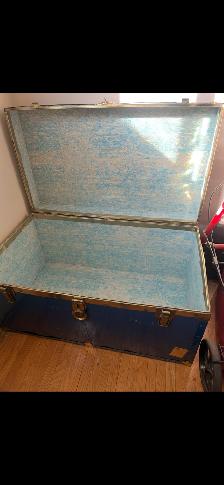 Vintage metal trunks for sale - Photo 3