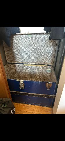 Vintage metal trunks for sale - Photo 5