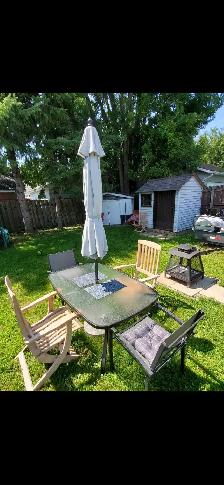 set de patio 4 chaises..1 table..1 parasol 95$ - Photo 2