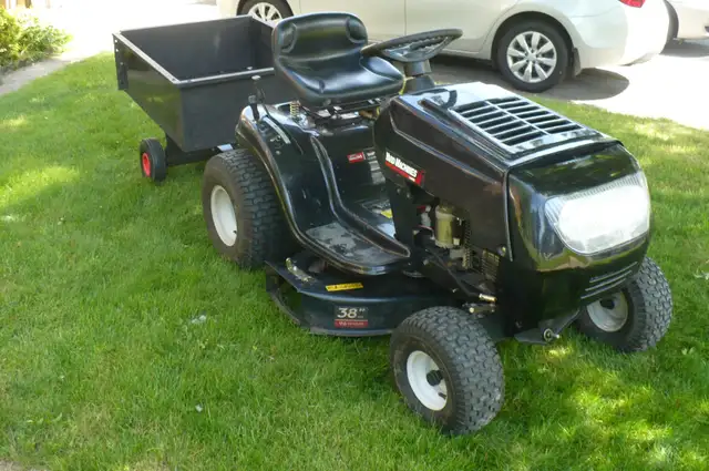 GARDEN WORKS LAWN TRACTOR
