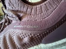 woman’s sneakers - Photo 3