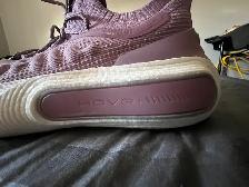 woman’s sneakers - Photo 4