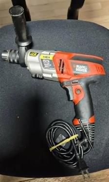 BLACK & DECKER 6.5 AMP 1/2' HAMMER DRILL (DR550) – TESTED – $50