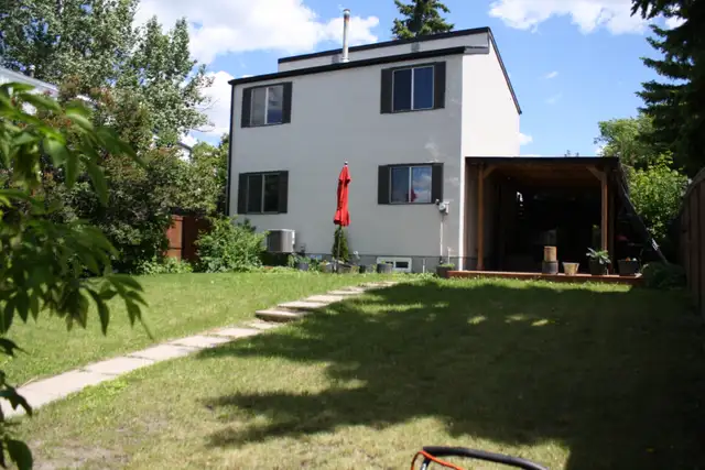 Calgary $519,900.00 Beautifully Up-Graded Home Double Garage