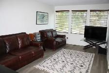 Calgary $519,900.00 Beautifully Up-Graded Home Double Garage - Photo 6