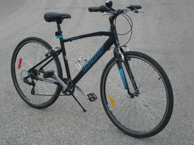 ALMOST NEW ALUMINUM HYBRID 700C INFINITY BOSS 7 SPD ROAD RACER!