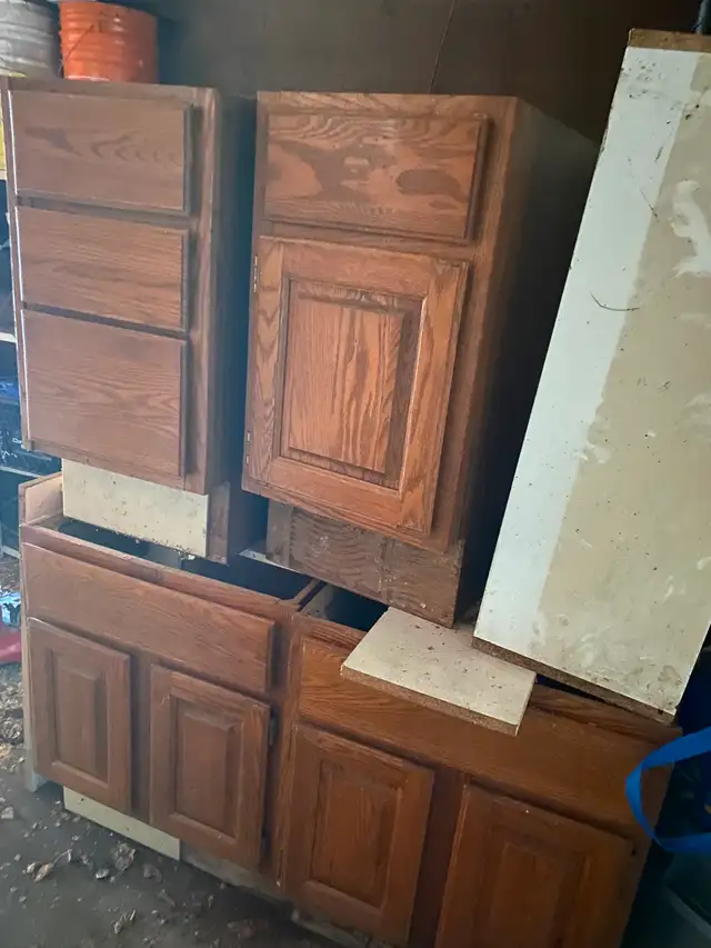 4 oak vanity cabinet in good condition for quick sale